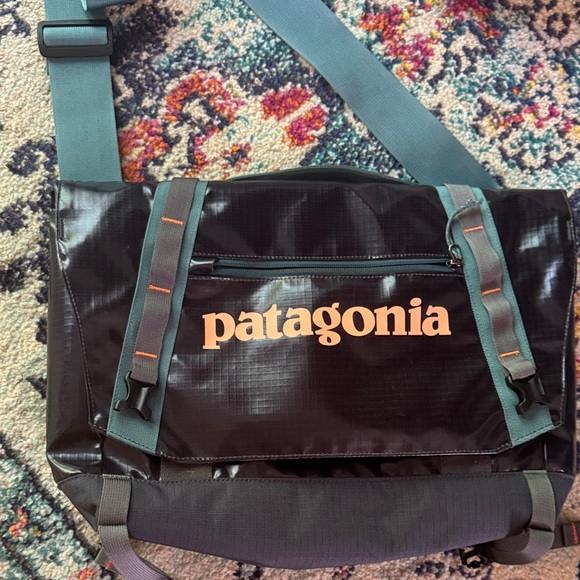 Patagonia Messenger Bag - Picture 4 of 4